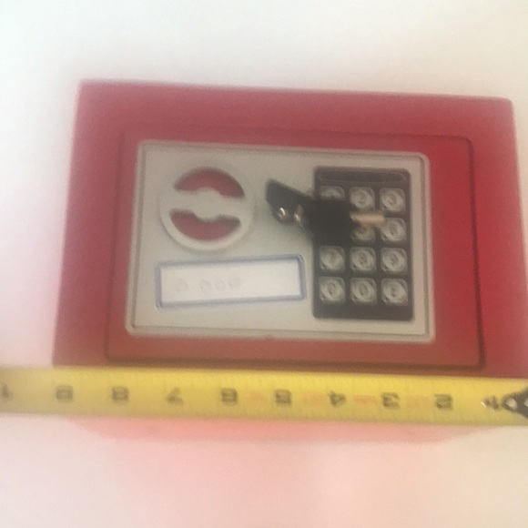 Red safe - Picture 3 of 5